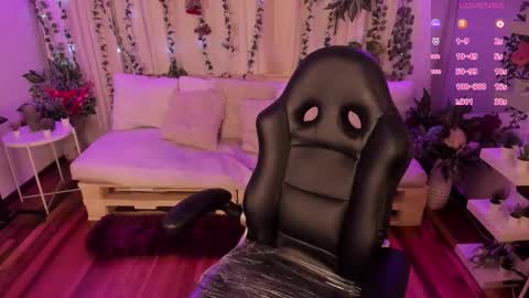 Snapshot of little_xioo chatting on 02.11.26 Xiom online show from 02.11.26