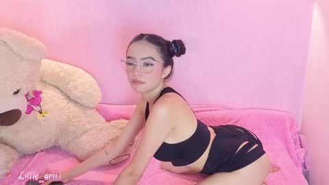 Snapshot of littlearii chatting on 05.26.26 Ari online show from 05.26.26