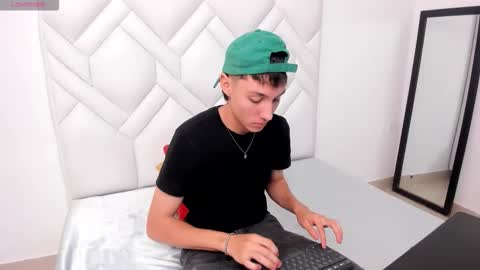 Snapshot of littledanny_ chatting on 11.03.25 DANNY online show from 11.03.25