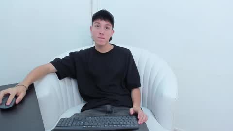 Snapshot of littledanny_ chatting on 11.12.25 DANNY online show from 11.12.25