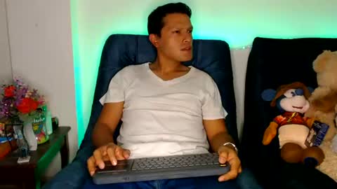 Snapshot of littledicklatin chatting on 07.16.26 Manu online show from 07.16.26