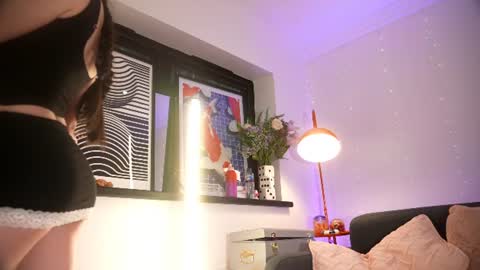 Emily Hill online show from 07.03.26