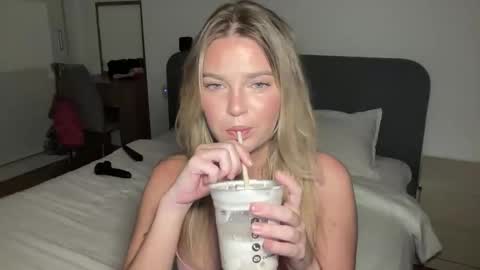 Marciabrady online show from 11.06.25