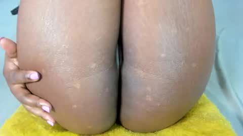 Snapshot of littlemissdirty1 chatting on 09.11.25 senga online show from 09.11.25