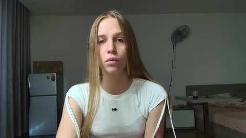 Snapshot of littlemolly1 chatting on 09.12.25 Little Molly online show from 09.12.25