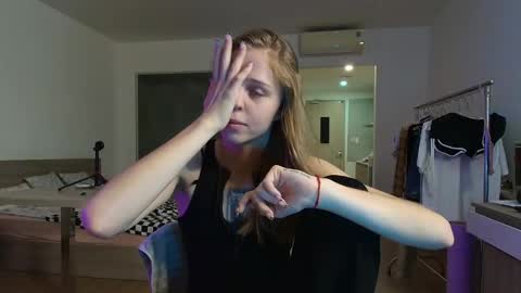 Snapshot of littlemolly1 chatting on 09.29.25 Little Molly online show from 09.29.25