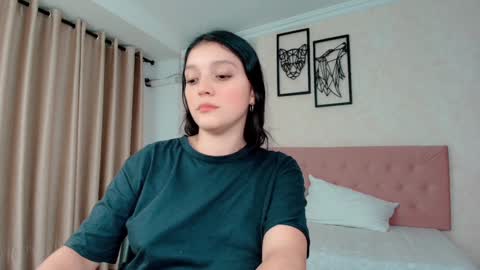 Sarahs Room online show from 01.24.25