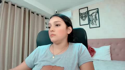 Snapshot of littlemolly_pregnant chatting on 01.09.26 Sarahs Room online show from 01.09.26
