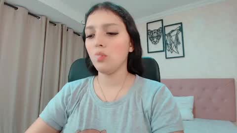 Sarahs Room online show from 05.06.26