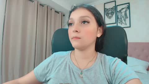 Sarahs Room online show from 05.12.26