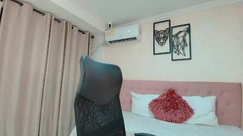 Sarahs Room online show from 05.20.26