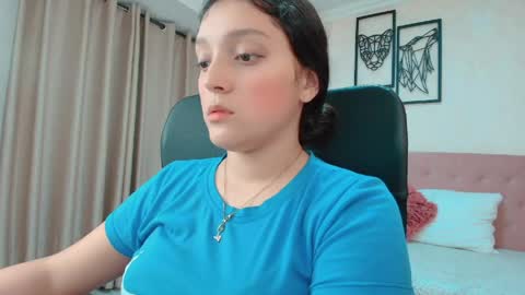 Sarahs Room online show from 05.27.26
