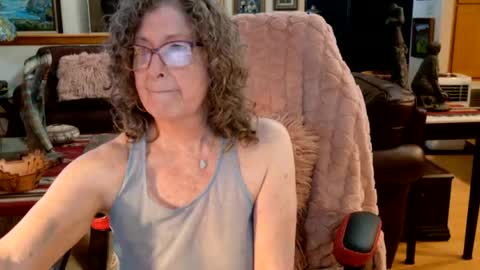 Miss D   Shows Mon Wed  Fri online show from 08.04.26