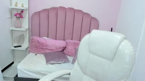 Snapshot of littlesofii chatting on 09.10.25  sofii  online show from 09.10.25