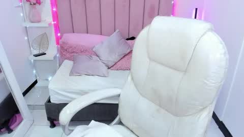 Snapshot of littlesofii chatting on 10.02.25  sofii  online show from 10.02.25