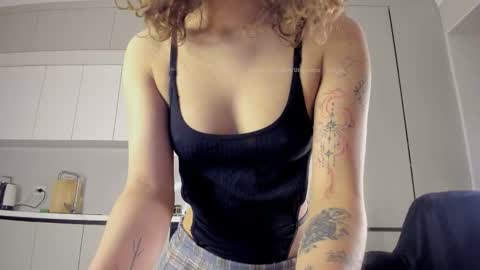 Snapshot of littlesora chatting on 10.15.25 Ayumi or Yumi online show from 10.15.25