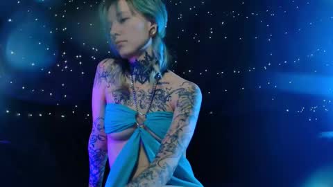 Niki  free tg channel with some photos gifs and info about streams  online show from 12.22.25