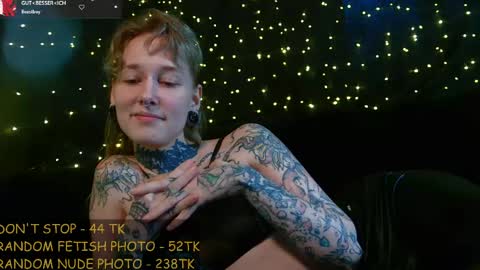 Niki  free tg channel with some photos gifs and info about streams  online show from 05.04.26