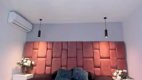 Snapshot of littlevaale chatting on 10.17.25 littlevaale online show from 10.17.25