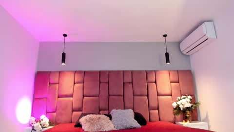 Snapshot of littlevaale chatting on 10.24.25 littlevaale online show from 10.24.25