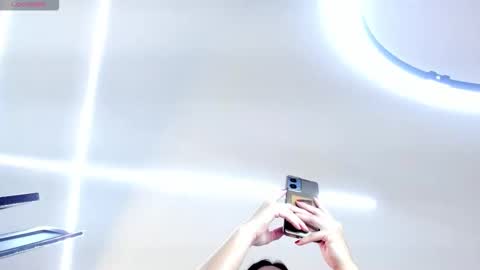 Snapshot of littlevaale chatting on 10.25.25 littlevaale online show from 10.25.25