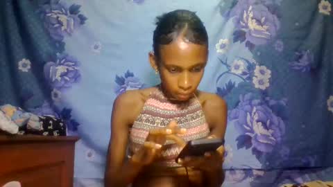 Snapshot of littleyanah chatting on 06.01.26 yanah online show from 06.01.26