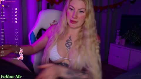 Snapshot of liv_fay chatting on 02.06.25 Liv 3 online show from 02.06.25