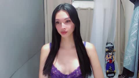 Snapshot of liviacum_ chatting on 04.23.26 Lvia online show from 04.23.26