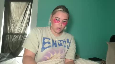 Snapshot of livvymack chatting on 10.16.25 Livvy online show from 10.16.25