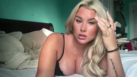 Snapshot of livvymack chatting on 11.05.25 Livvy online show from 11.05.25