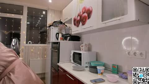My name is Livy Nice to meet you  Thumbs up please its important online show from 05.02.26