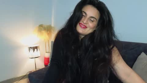 Snapshot of liz_devine chatting on 12.19.24 liz online show from 12.19.24