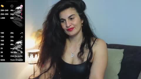 Snapshot of liz_devine chatting on 12.26.24 liz online show from 12.26.24