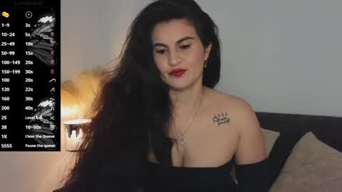 Snapshot of liz_devine chatting on 01.27.25 liz online show from 01.27.25