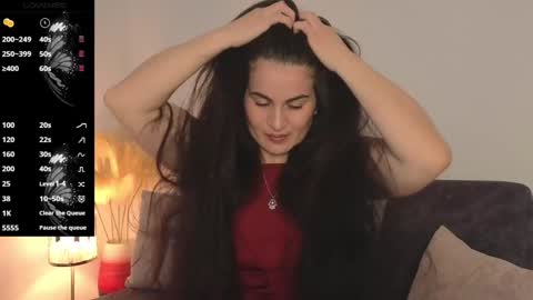 Snapshot of liz_devine chatting on 02.06.25 liz online show from 02.06.25