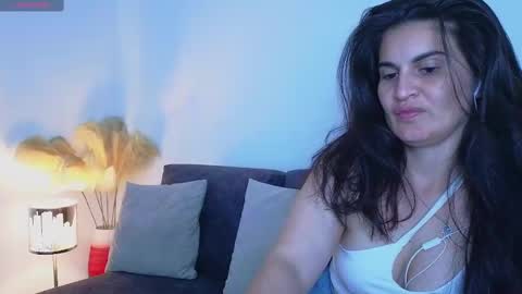 Snapshot of liz_devine chatting on 02.18.25 liz online show from 02.18.25