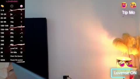 Snapshot of liz_devine chatting on 03.06.25 liz online show from 03.06.25