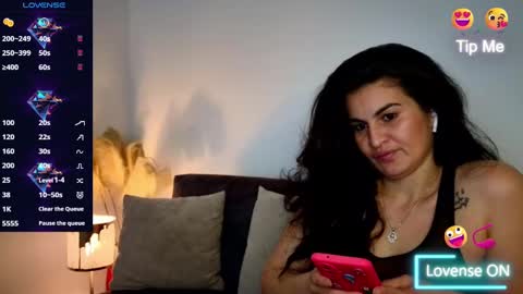 Snapshot of liz_devine chatting on 03.10.25 liz online show from 03.10.25
