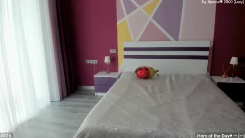 Snapshot of lizaghost chatting on 09.10.25 Girl next door online show from 09.10.25