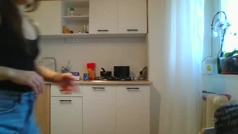 Snapshot of lizalish chatting on 01.15.25 Liza online show from 01.15.25