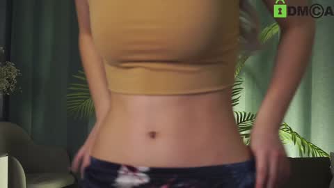 Snapshot of lizbethcoll chatting on 12.28.24 Sunnheart online show from 12.28.24