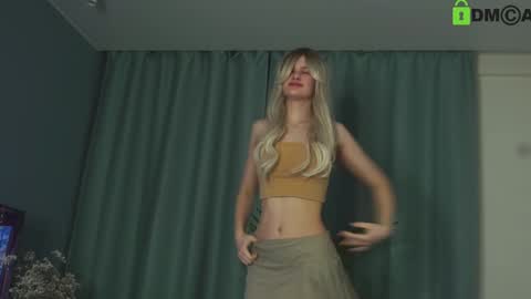 Snapshot of lizbethcoll chatting on 01.18.25 Sunnheart online show from 01.18.25