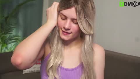 Snapshot of lizbethcoll chatting on 01.20.25 Sunnheart online show from 01.20.25