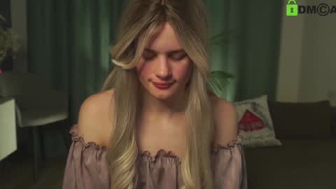 Snapshot of lizbethcoll chatting on 01.24.25 Sunnheart online show from 01.24.25