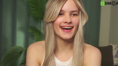 Snapshot of lizbethcoll chatting on 01.30.25 Sunnheart online show from 01.30.25