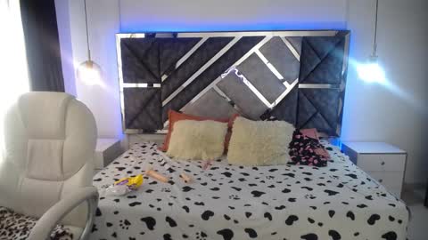 Snapshot of lizha_milf chatting on 02.22.25 Lizha  online show from 02.22.25