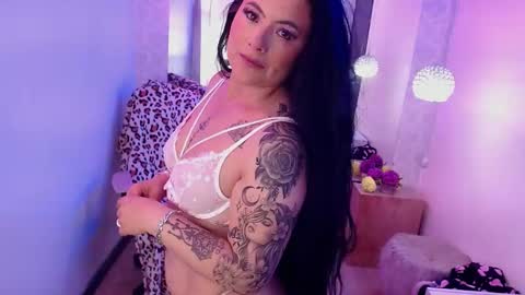 Snapshot of lizha_milf chatting on 02.24.25 Lizha  online show from 02.24.25