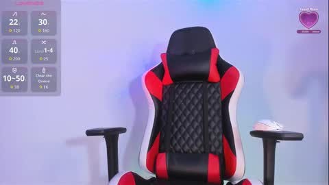 Snapshot of lizz_evans7 chatting on 11.19.25 Lizz online show from 11.19.25