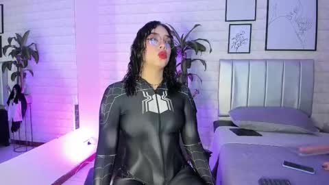 Snapshot of lizzie_evans chatting on 10.03.25 Lizzie online show from 10.03.25