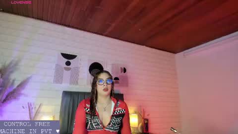 Snapshot of lizzie_evans chatting on 06.22.26 Lizzie online show from 06.22.26